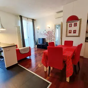The Red In With Free Parking Florence
